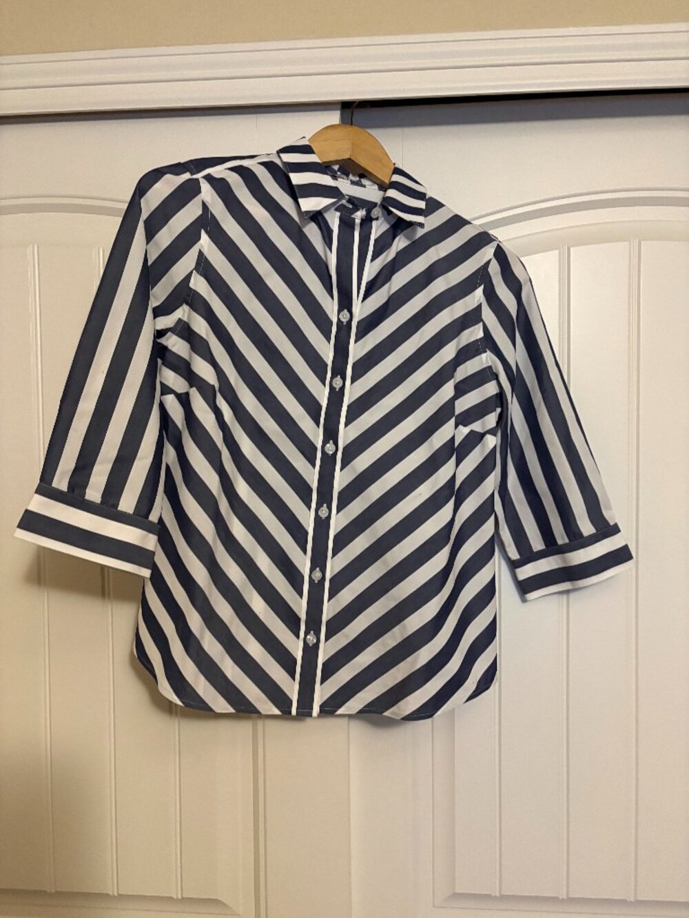 Chico's No-Iron Stain Shield Button Down Shirt Chico's Size 00P US 0-2 Petite